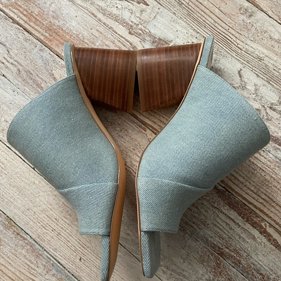 This is our Other line Denim toe loop sandals - Picture 3 of 5